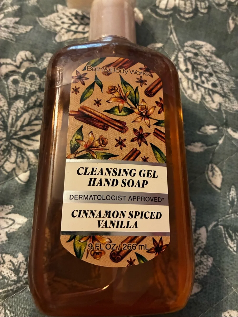 Bath & Body Works Cinnamon Spiced Vanilla Hand Soap - Amber Brown Gel (4 Pack)
